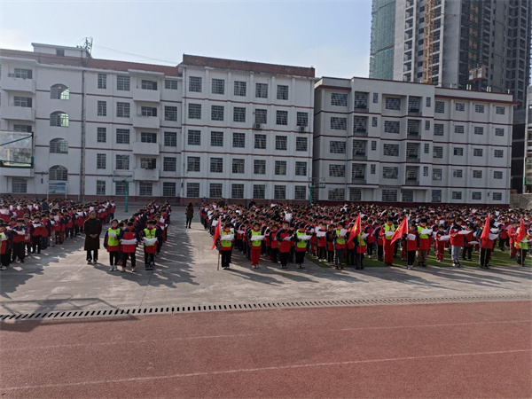 澧源镇第一小学：开展“学宪法讲宪法”主题活动